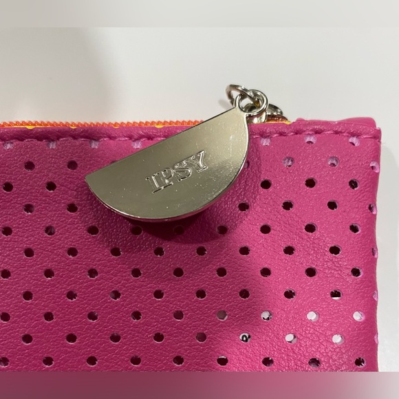New Ipsy Cosmetics Bag Pink Perforated Women Bag - Picture 2 of 3